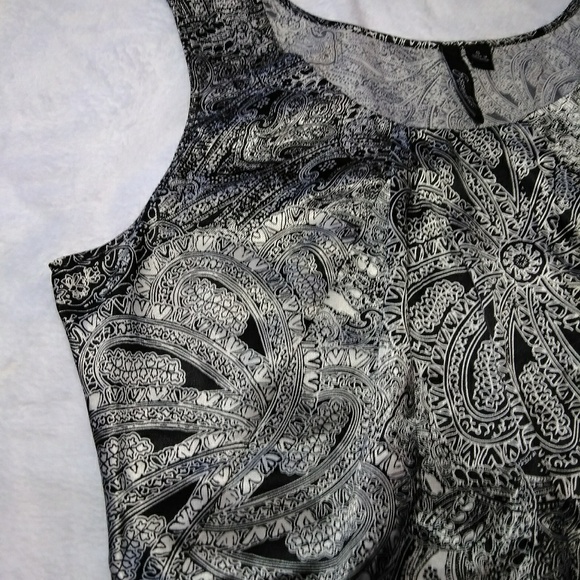 Essentials By Milano satin blouse. Size S - Picture 3 of 5